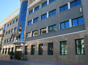 Hotel Mainake