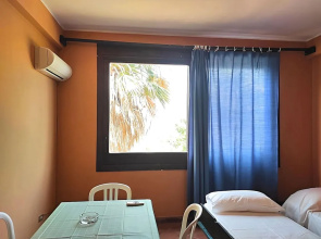 Belvilla by OYO Appealing Apartment With Pool