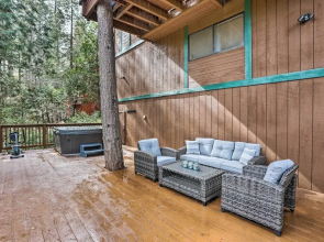 Woodsy Twin Peaks Getaway w/ Hot Tub & Views!