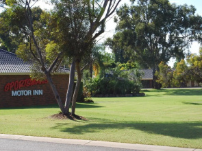 Sportsmans Motor Inn