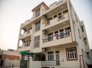 OYO 11933 Home Classic 3BHK near Geetanjali Hospital