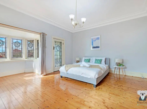 KOZYGURU Campsie Oldie-but-goodie look 4 Bed House NCA011