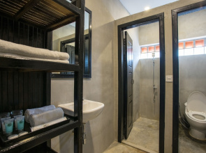 White Rabbit Hostel - Adults Only