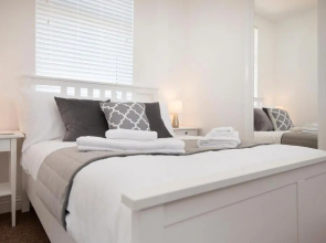 Oliverball Serviced Apartments - Francis Heights - Modern 2 bedroom apartment in Portsmouth