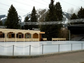 3BD Warm Springs Ski Condo - Hot Tub, Walk to Ski Lifts!