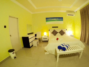Отель Ithaa Inn Kamadhoo