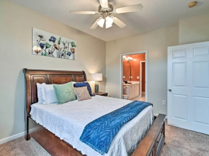 Elegant Fayetteville Condo: 8 Mi to Downtown!