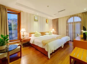 Tengchong Jade Holiday Hotel