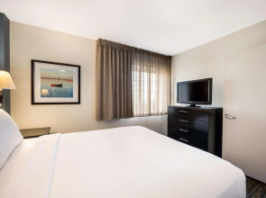 Sonesta Simply Suites Las Vegas Convention Center