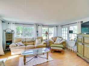 Cozy Fort Pierce Cottage on Farm Animal Rescue!