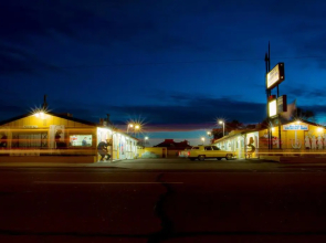 Brad's Desert Inn