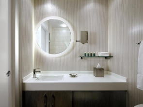 One King West Hotel & Residence