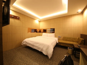 Moon Bay Hotel