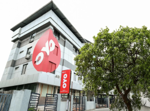 OYO Flagship 240 Southern Railway Station