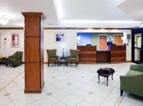 Holiday Inn Express And Suites Ft. Bragg