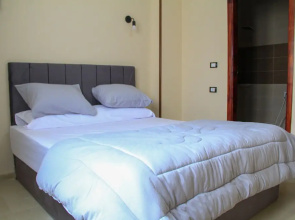 Pyramids Road Guest House