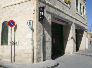 Luxury 4 br/3 bath, city center