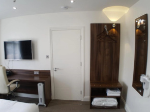 Heathrow-Windsor House for contractors & big groups