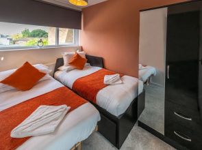 Charming 2-bed Apartment in Windsor - Free Parking