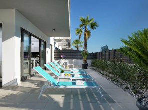 Luxury Apartment With Private Pool, Near the Beach and Close to Pula