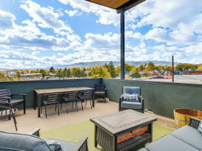 < 2 Mi to Dtwn Reno: Luxe Midtown Gem w/ Patio