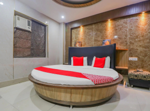 OYO 79423 Hotel Pukhraj