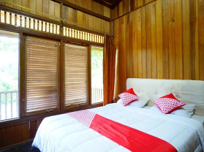 OYO 1254 Golden Lake Resort