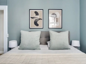 Sanders Promenade - Chic 2-bdr Apt w Water View