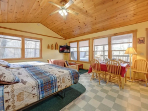 Pet-friendly Smoky Mountain Cabin: Hunt & Fish!