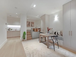 Stylish Earl's Court Studio Plus Patio