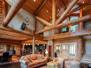 Miracle Lodge - Four Bedroom Cabin with Hot Tub