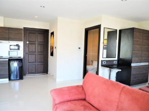 Park Lane studio apartment with swimming pool view Pattaya