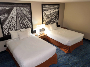 Super 8 by Wyndham Hampshire IL