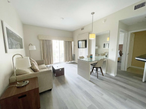 The Point Hotel & Suites