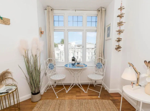 Sleek, Modern and Centrally Located 1bedroom flat with Free WiFi