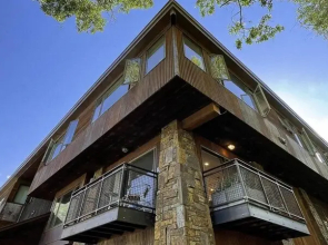 Downtown Modern Creekside by Exceptional Stays