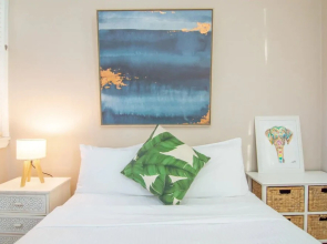 Cosy Apartment Walking Distance to Manly Beach