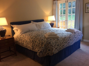 4-bedroom Riverside House With Garden Near Denbigh