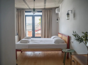 Black Tomato Hostel Kutaisi