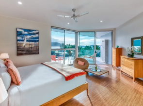 Pavillions 25 Penthouse with Marina View