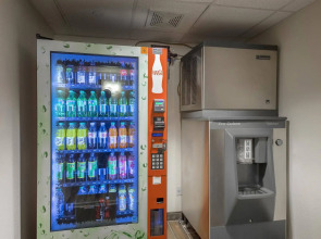 Red Roof Inn PLUS+ Long Island - Garden City