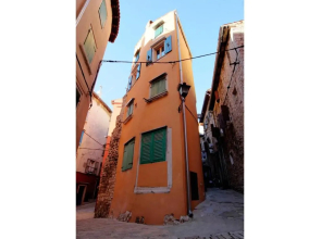 Old Town Art Apartment