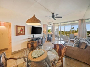 Menehune Shores, #623 2 Bedroom Condo by RedAwning
