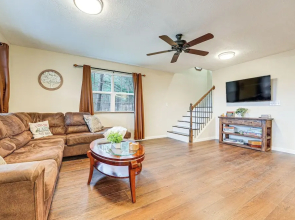 Lakeside Blue Eye Escape w/ Game Room & Hot Tub!