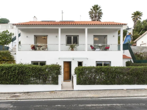 Beachouse - Surf, Bed & Breakfast