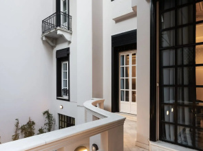 33 Solonos Suites