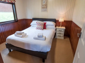 Birch Lodge 19 with Hot Tub