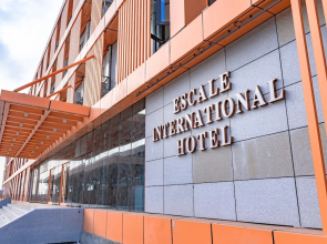 Escale International Hotel