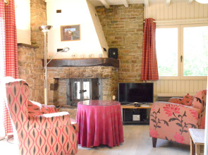 Luxury Pet Friendly Chalet in Bièvre near Forest