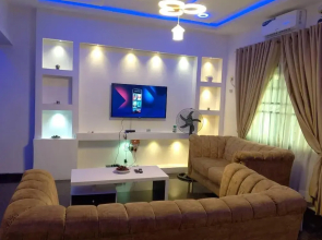 2 Bed-sleeps 4-free Parking-aircon